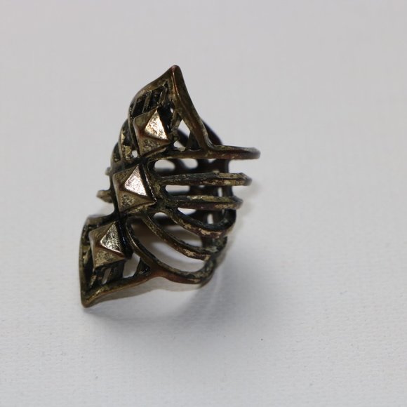 Ring - Picture 1 of 2